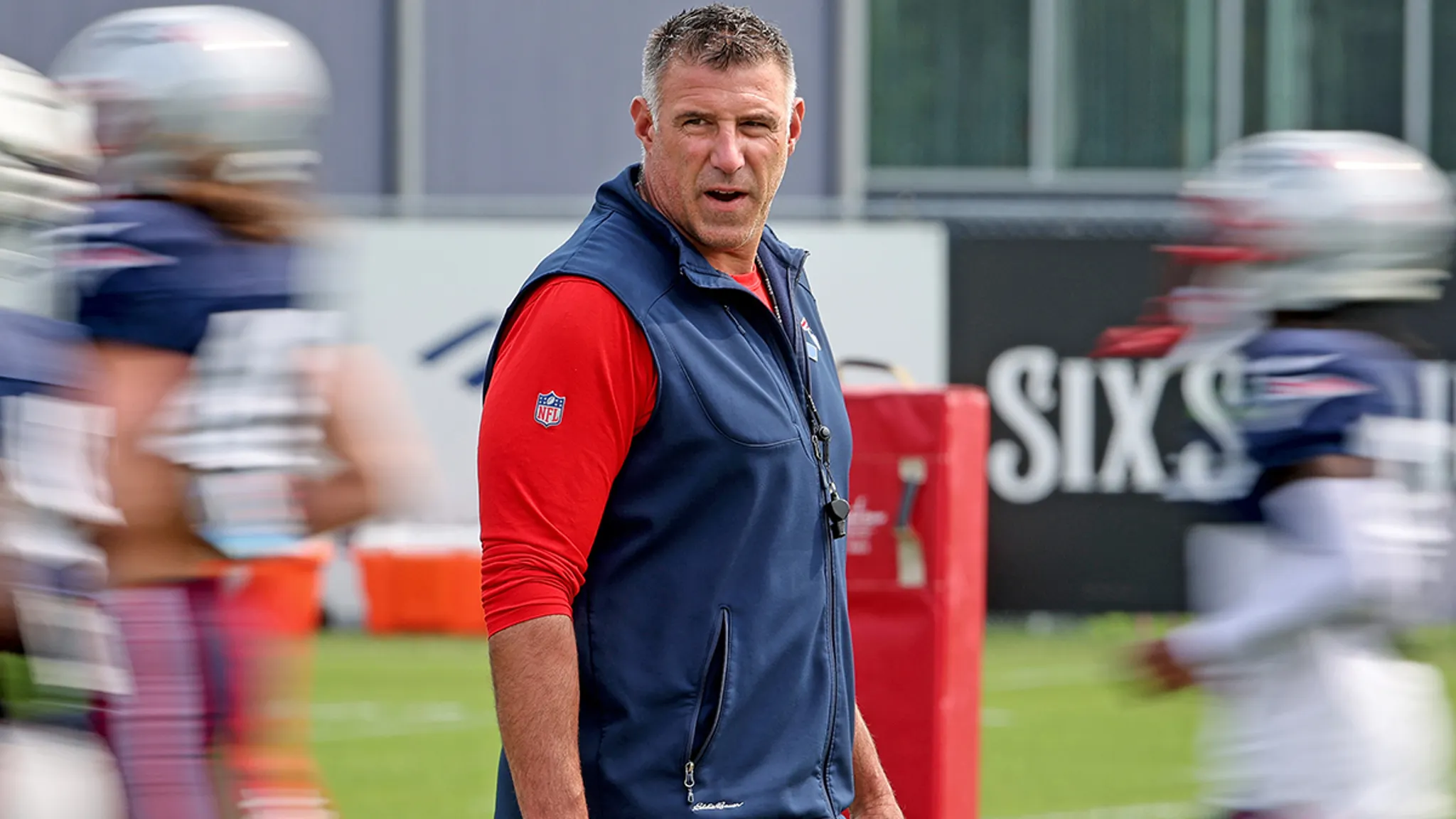 Patriots Coach Mike Vrabel Knocked Down While Breaking Up Vikings Practice Fight